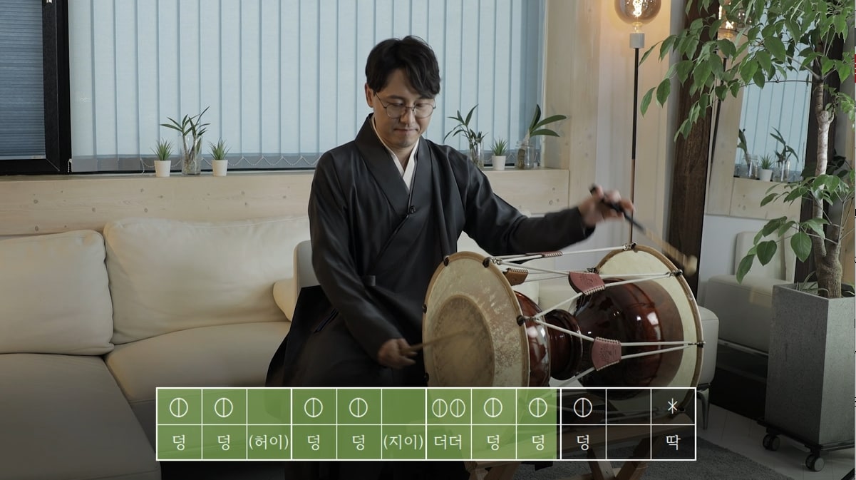 [Let's Gugak] How to play Janggu Drum and basic rhythms | 장구 타법과 기본 장단 배우기