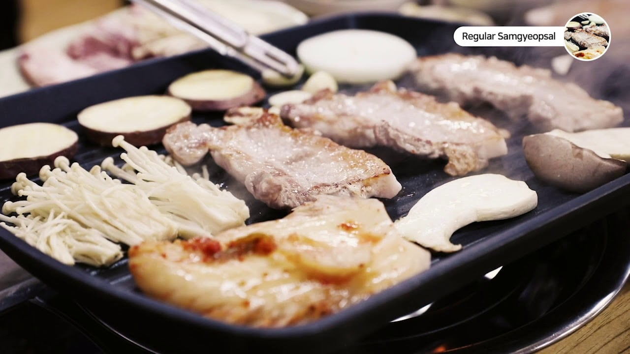 Trying Samgyeopsal at Seomun Market Samgyeopsal Street